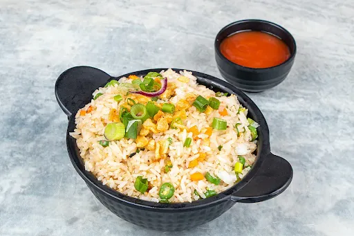 Veg Burnt Garlic Fried Rice [750Ml]