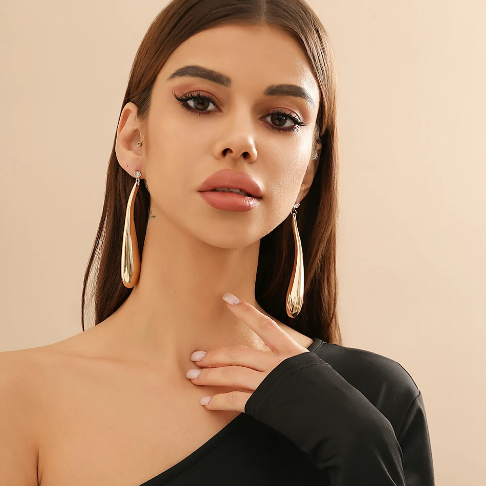Overdreven Punk Big Water Drop Hanger Ketting, een opvallend sieraad dat je outfit een edgy en unieke uitstraling geeft.