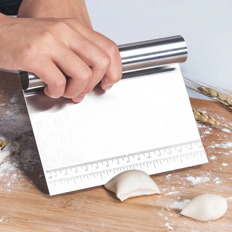 Suministros de horneado Rectangular con borde enrollado, corta la harina eficientemente, ideal para hornear pasteles y galletas caseras.