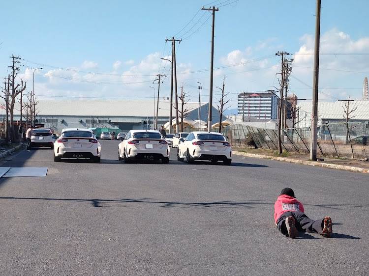 シビックタイプRユーロのホンダ白おっさんツーリング・アマドゥ・サンシャインワーフ神戸・ブレーキキャリパーが見たいに関するカスタム事例の投稿画像16枚目
