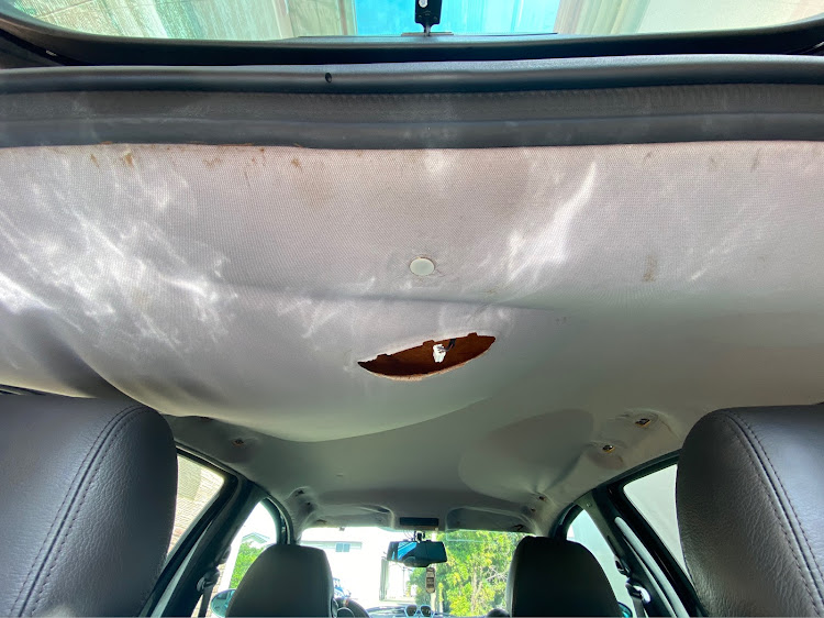 147の左半顔写真展・天井剥がれ・天井垂れ・ルーフライニング補修に関するカスタム事例の投稿画像2枚目