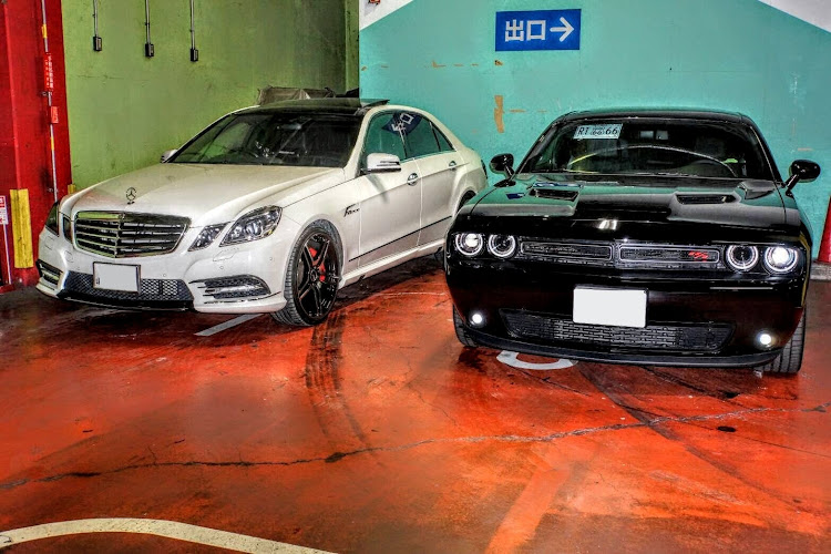 Eクラス セダンのMercedes-Benz・DODGE・チャレンジャー・撮影・プチオフに関するカスタム事例の投稿画像1枚目