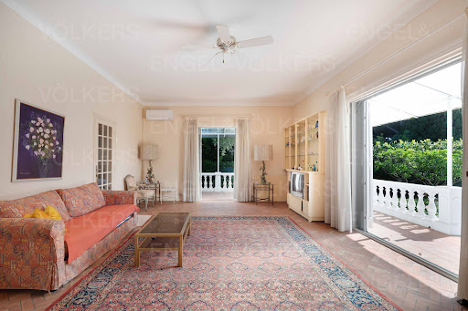 Villa avec piscine et terrasse 2