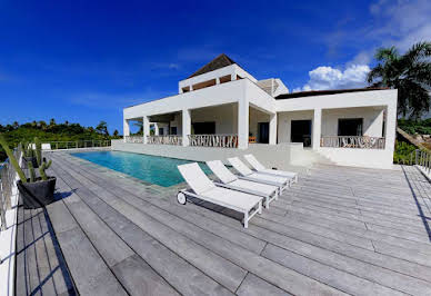 Seaside property with pool and garden 3