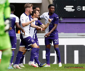 🎥 Alle supporters op post! Anderlecht-legende geeft de aftrap tegen Antwerp