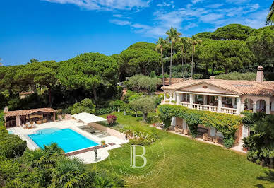 Villa with garden and terrace 3