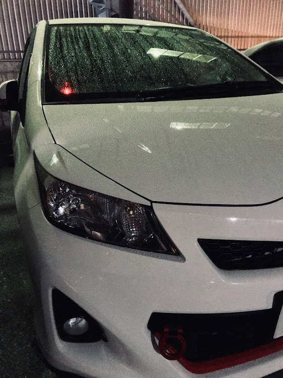 ヴィッツの毎日洗車・撥水力ヤバい！・仕事終わりに洗車しよ!・3.11…あの日から8年に関するカスタム事例の投稿画像1枚目