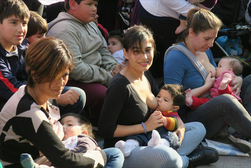 epa05438558 Hundreds of women gather to breastfeed their children in Buenos Aires, Argentina, 23 July 2016. The protest was held after a 22-year-old woman breastfeeding her son was reportedly removed from a public square by police officers last week. EPA/IRENE VALIENTE