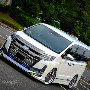 ノア ZWR80W