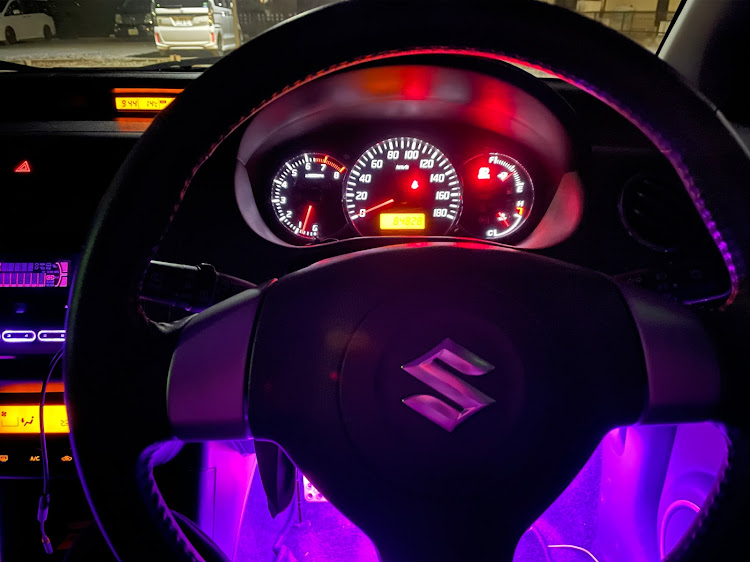 スイフトのzc11s・LEDテープ・LED・フットランプ・走るラブホに関するカスタム事例の投稿画像7枚目