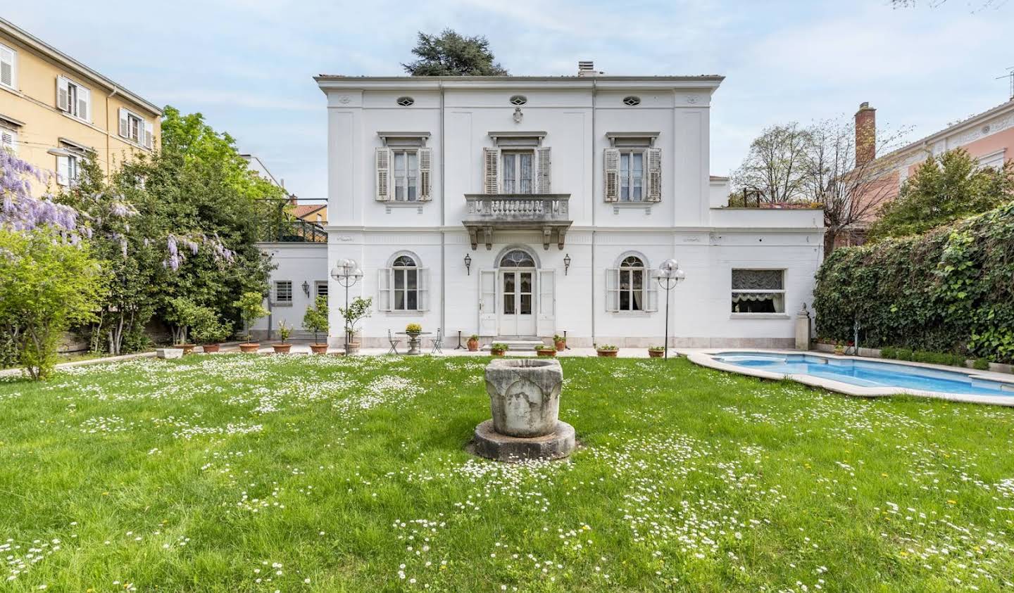 Villa with pool and garden Trieste