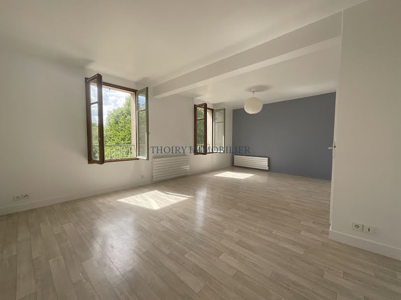 Location  appartement 4 pièces 81.34 m² à Thoiry (78770), 1 330 €