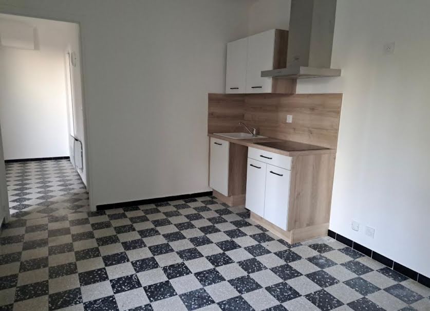 Location  appartement 3 pièces 83 m² à Cabrieres (30210), 770 €