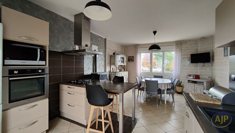 Vente maison 6 pièces 130 m² à Saint-Julien-de-Vouvantes (44670), 195 175 €