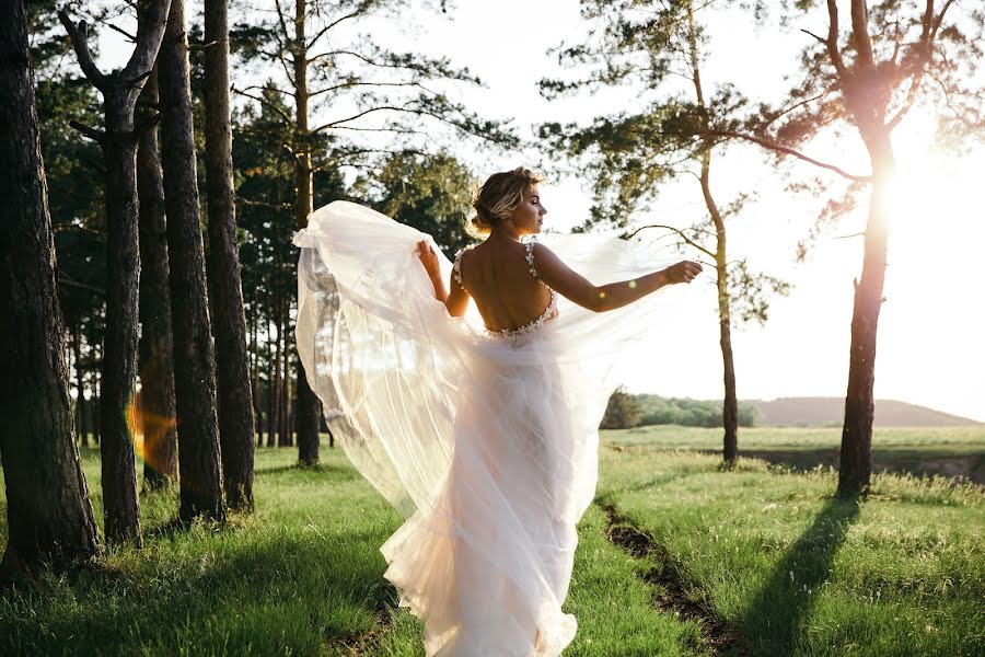 Fotógrafo de casamento Vladimir Lesnikov (lesnikov). Foto de 17 de junho 2019