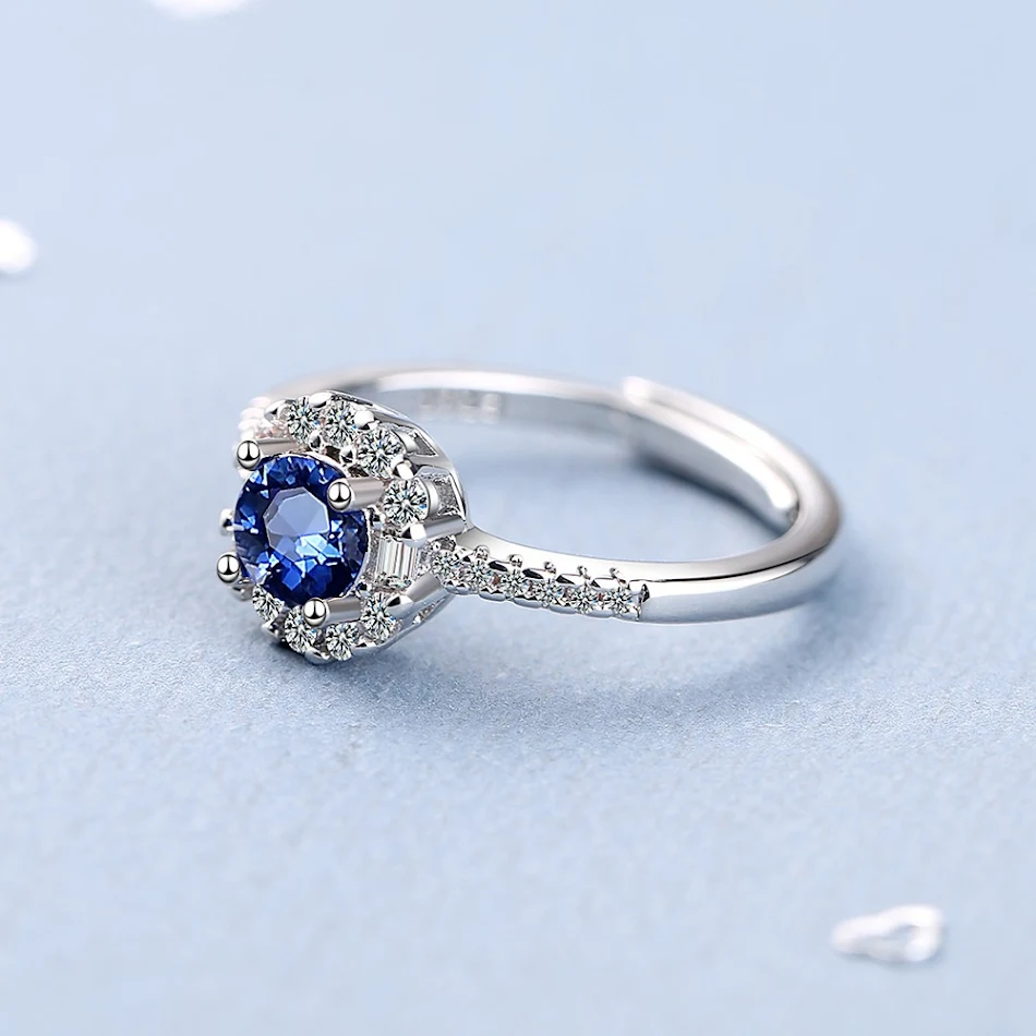 Bague au design spécial, mode et tempérament. Un bijou unique pour affirmer votre style avec élégance et sophistication au quotidien.