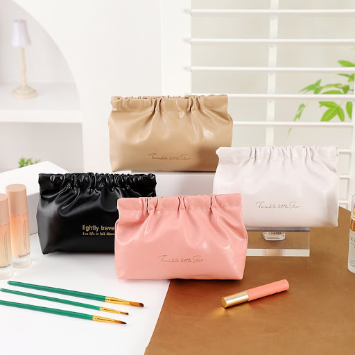 Title 5, Stylish and portable hand-held cosmetic bag. Ke...