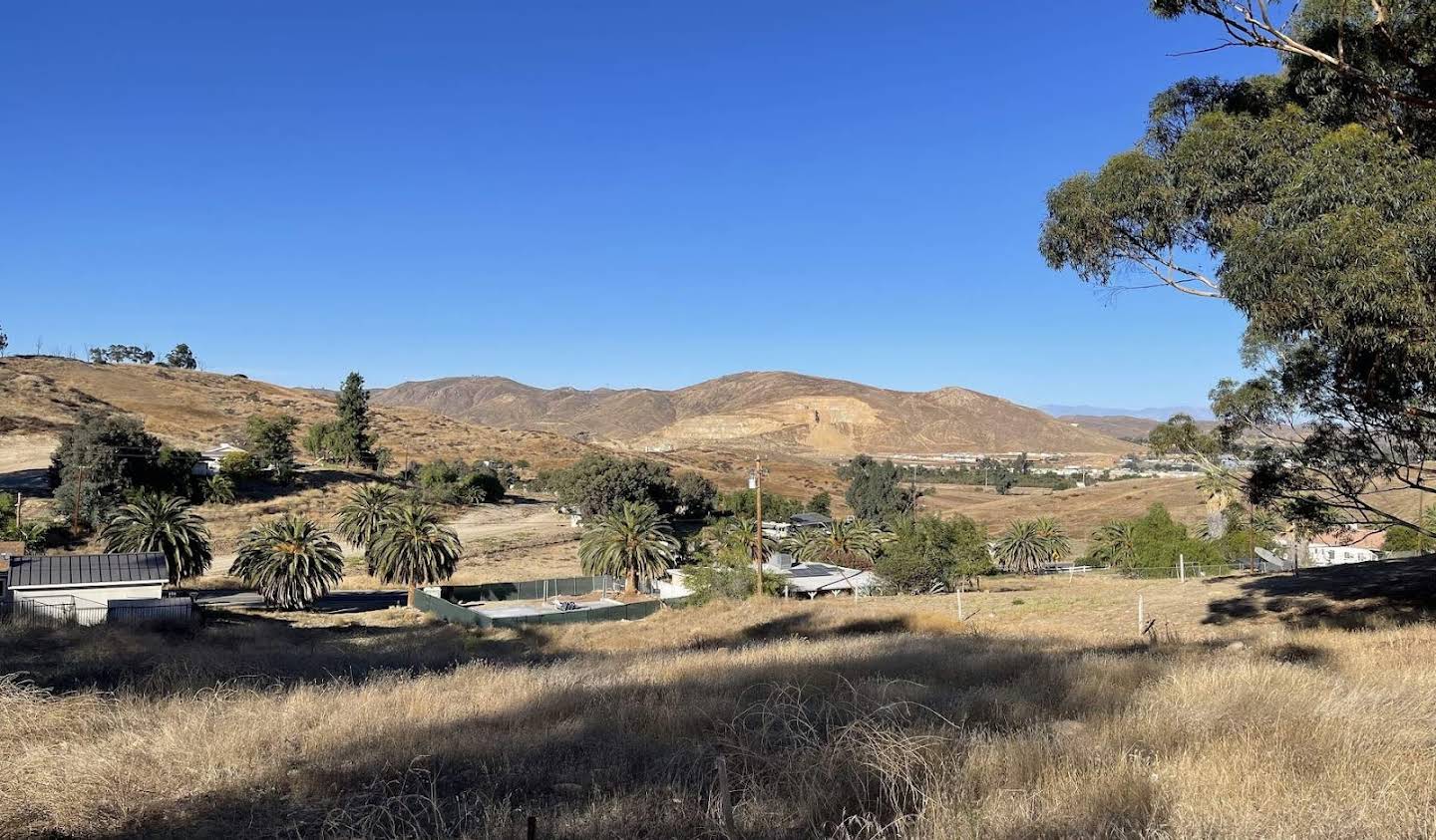 Terrain Lake Elsinore