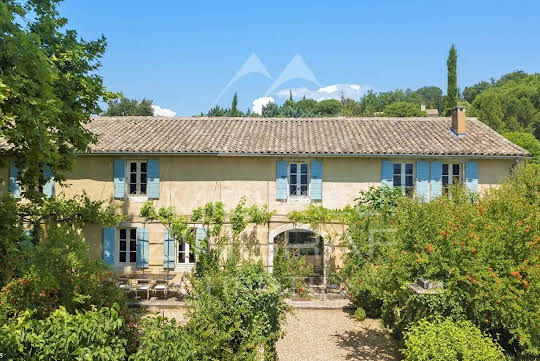 Maison avec piscine et jardin