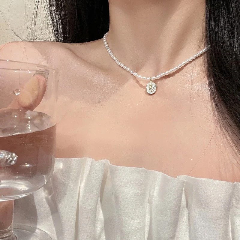 Çok yönlü Antik Batı Tarzı Moda Kolye, her durum için şık bir aksesuar, görünümünüze vintage bir dokunuş katar.