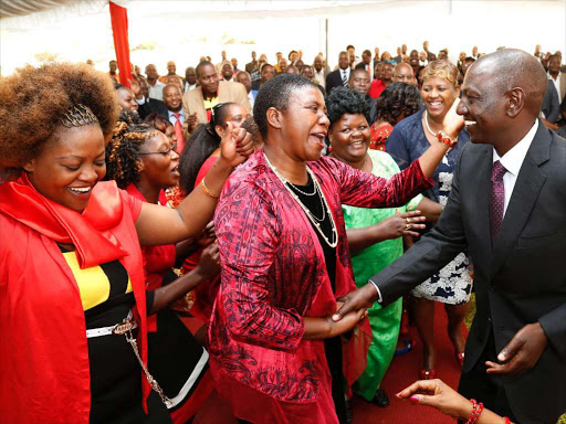 DP William Ruto is mobbed by leaders during a meeting with Kamba leaders at his Karen residence office in Nairobi.pic\Charles Kimani\DPPS