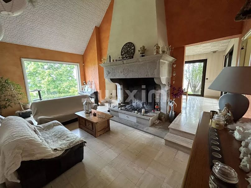 Vente maison 8 pièces 281 m² à Lons-le-Saunier (39000), 490 000 €