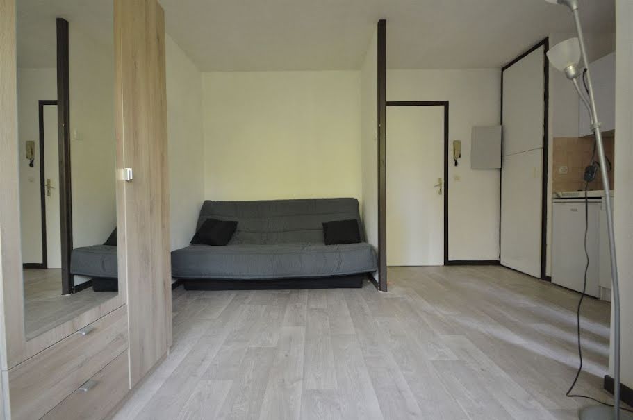 Location meublée appartement 1 pièce 19 m² à Pau (64000), 360 €