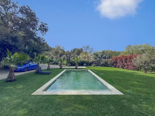 Villa avec piscine et terrasse 3
