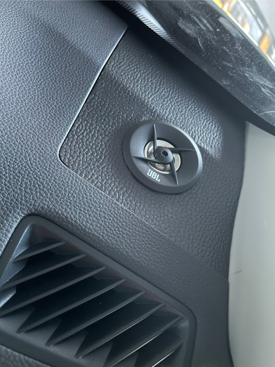 RAV4のJBL・スピーカー交換・カスタムをここから始める・純正卒業に関するカスタム事例の投稿画像4枚目