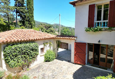 Villa avec piscine et terrasse 5