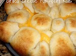 grilleed cheese pull apart rolls was pinched from <a href="http://www.ohbiteit.com/2013/04/grilled-cheese-pull-apart-rolls.html" target="_blank">www.ohbiteit.com.</a>