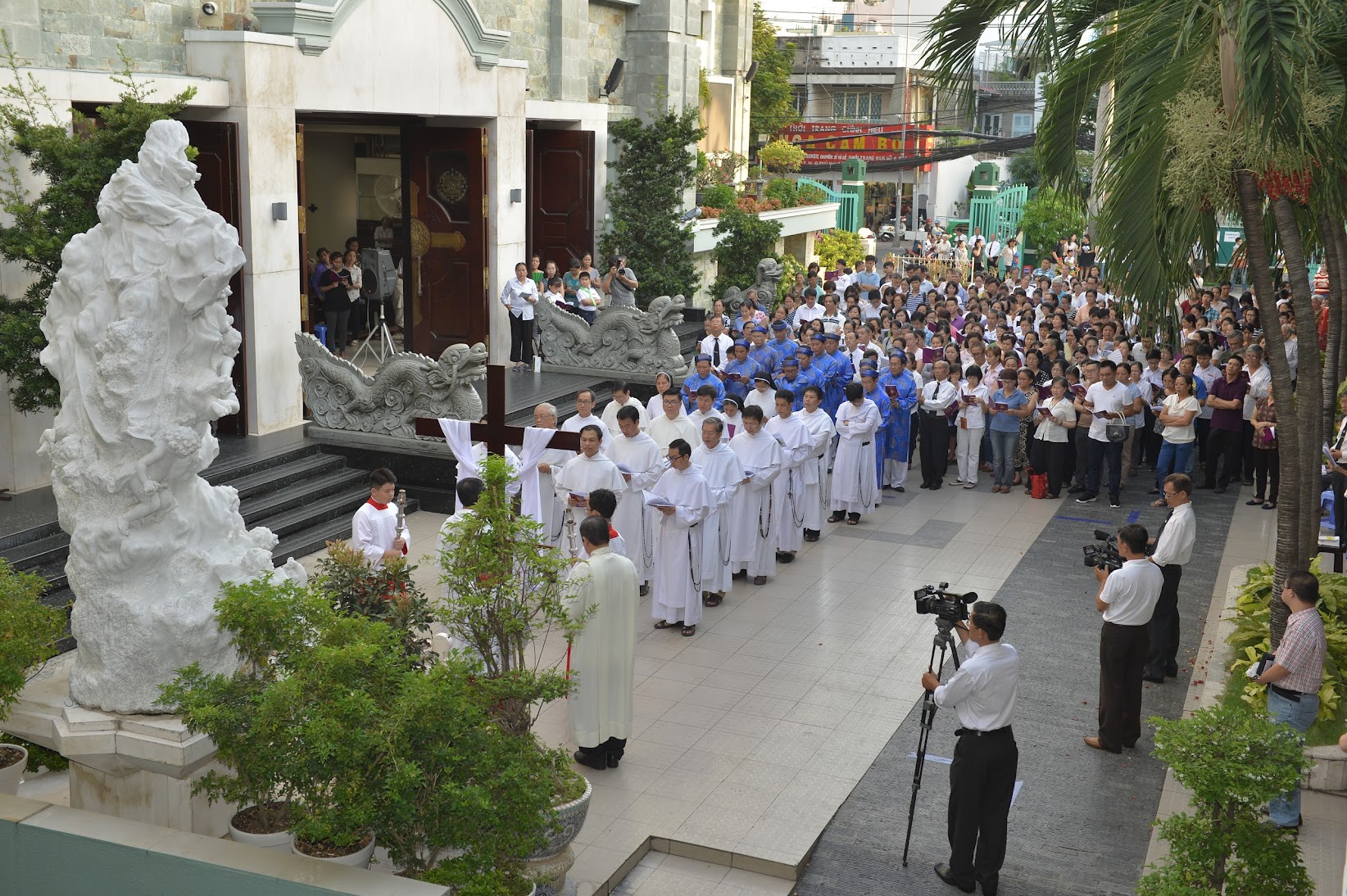 Video + Hình ảnh viếng Đàng Thánh Giá Tuần Thánh 2017