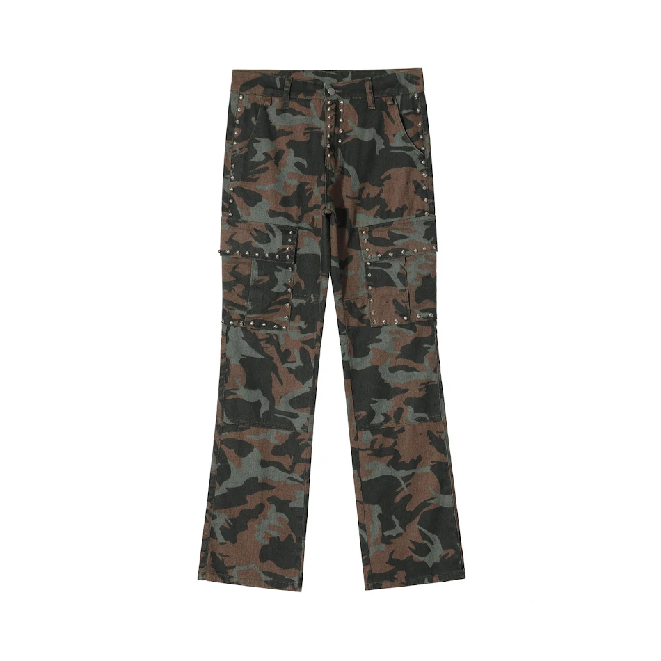 Calças casuais retas camufladas de corte slim. Conforto e estilo em um design moderno. Perfeitas para um visual casual e versátil.