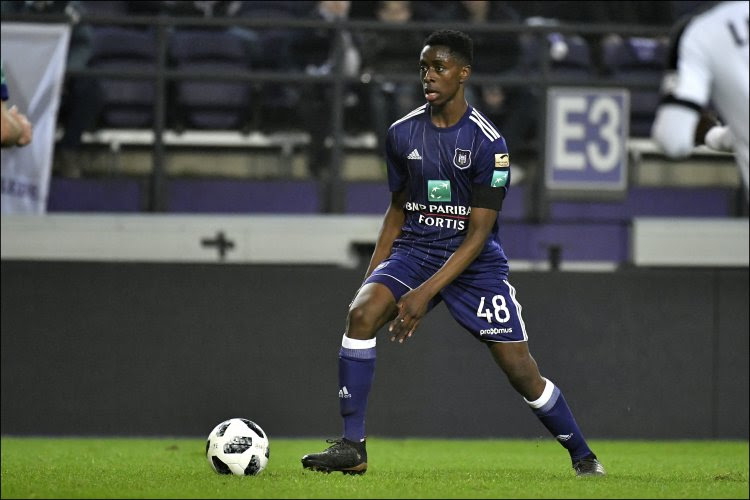 Youngster Anderlecht ziet geduld eindelijk beloond worden en werpt zich op als basisspeler: "Herman Van Holsbeeck en Luc Devroe hebben altijd op een open manier met ons gecommuniceerd"