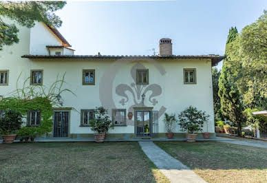 Villa with pool and garden 3