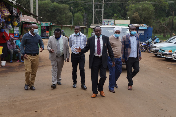 Limuru Municipality manager Ndung'u Muna and board members at bus park on Monday.