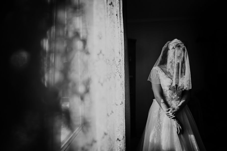 Jurufoto perkahwinan Evgeniy Konstantinopolskiy (photobiser). Foto pada 11 Disember 2018