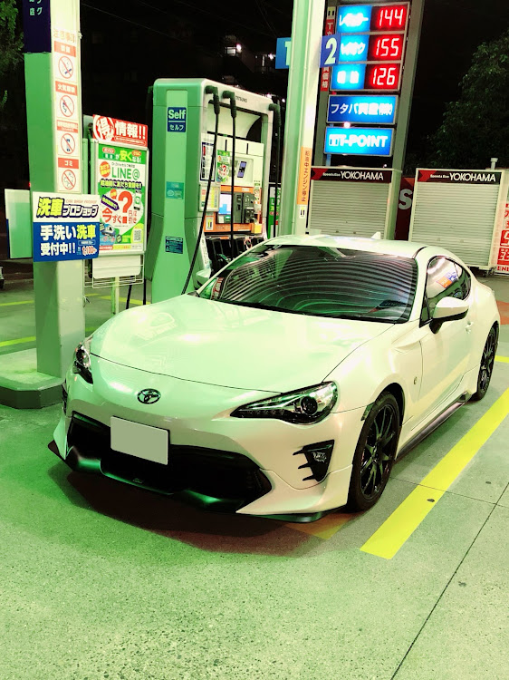 86のガソリンスタンドは盛れる・ガソリンスタンドなのに盛れない下手くそ・窓ガラスを綺麗にする・ねっみぃーんすよに関するカスタム事例の投稿画像2枚目