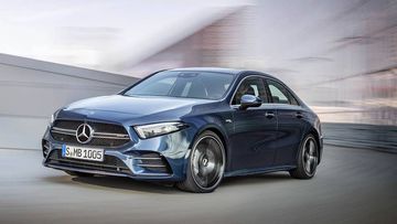 Mercedes A35 AMG 2023 mang đến một diện mạo đầy mạnh mẽ, cá tính, dành cho nhóm khách hàng trẻ, chịu chi và mong muốn chiếc ô tô Châu Âu độc đáo