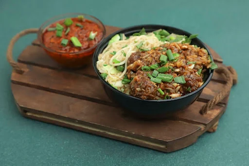 Veg Manchurian Gravy Bowl + Veg Fried Rice/Veg Hakka Noodles + Dessert