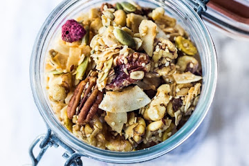 Homemade Granola Recipe (VEGAN + Gluten-free) 