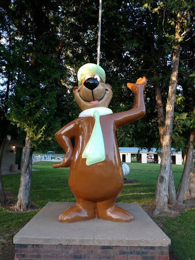 Jellystone Park Flag Pole With Giant Yogi Bear