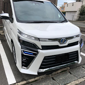 ヴォクシー ZRR85W