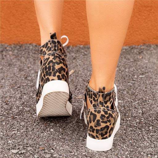 Title 8, Hollow breathable sandals for summer. Experienc...