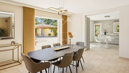 Villa with pool 4