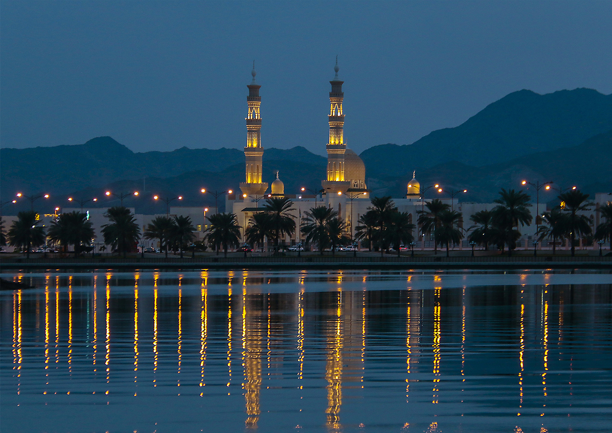 La moschea illuminata di Hello