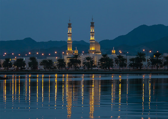 La moschea illuminata di Hello