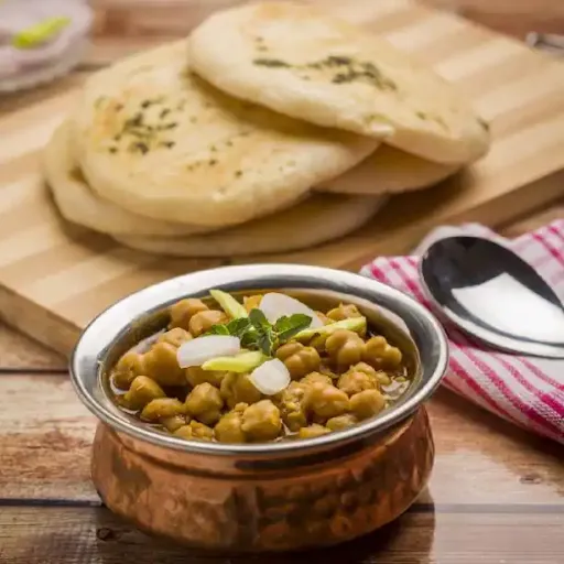 Chole Kulche [3 Kulcha]