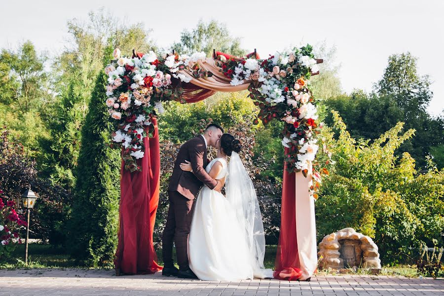 Fotógrafo de casamento Irina Timokhina (prettyirina). Foto de 9 de setembro 2020