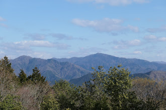 岩岳（左）と大白木山（中央右）